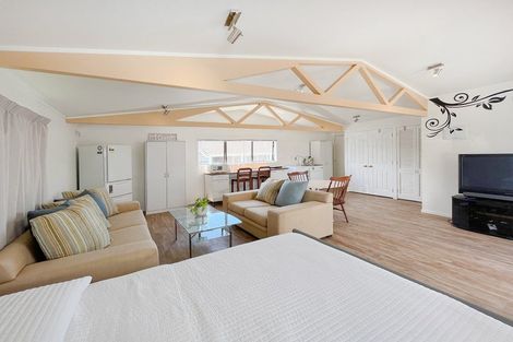 Photo of property in 14 Merida Place, Unsworth Heights, Auckland, 0632