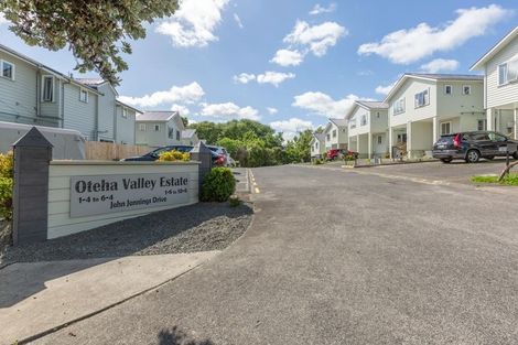 Photo of property in 7/6 John Jennings Drive, Oteha, Auckland, 0632