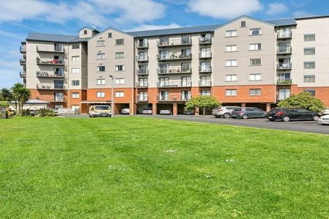 Photo of property in 5h/17 Crown Lynn Place, New Lynn, Auckland, 0600