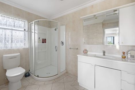 Photo of property in 16 Waimanu Bay Drive, Te Atatu Peninsula, Auckland, 0610