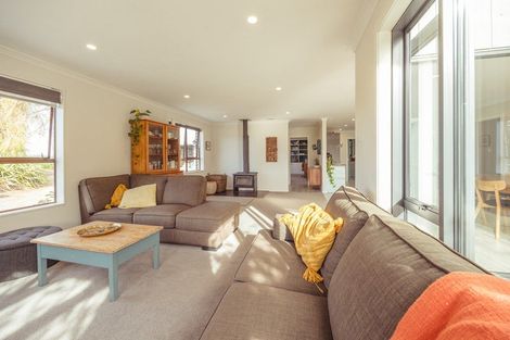 Photo of property in 93 Cemetery Road, Sanson, Palmerston North, 4479