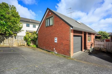 Photo of property in 37 Fields Parade, Oteha, Auckland, 0632
