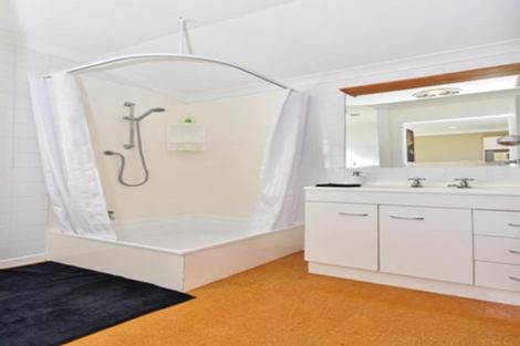 Photo of property in 2/1 Beach Road, Weymouth, Auckland, 2103