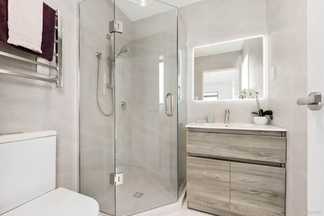 Photo of property in 17e Granville Drive, Massey, Auckland, 0614