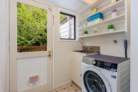 Photo of property in 2/70 Ayton Drive, Totara Vale, Auckland, 0629