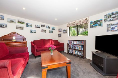 Photo of property in 68 Kiwi Crescent, Tawa, Wellington, 5028