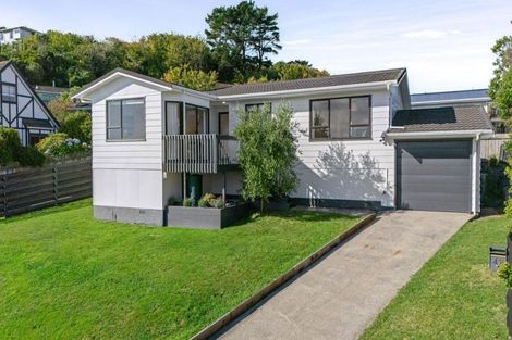 Photo of property in 42 Dominica Crescent, Grenada Village, Wellington, 6037