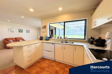 Photo of property in 20 Reybert Place, Massey, Auckland, 0614