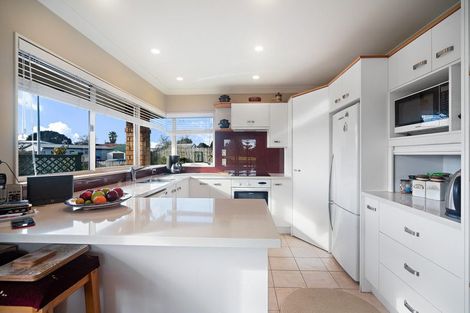 Photo of property in 11 Charles Miller Court, Clarks Beach, 2122
