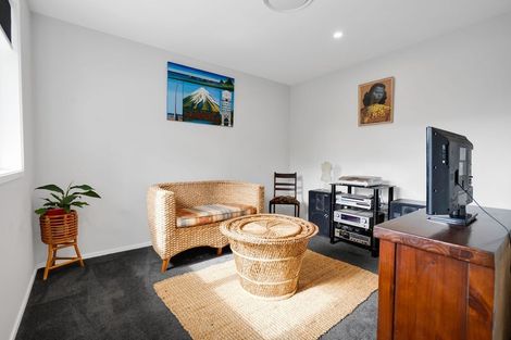 Photo of property in 7 Robbins Crescent, Hawera, 4610