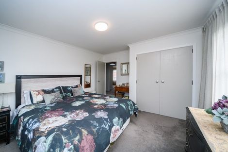 Photo of property in 33 Newcastle Street, Hokowhitu, Palmerston North, 4410