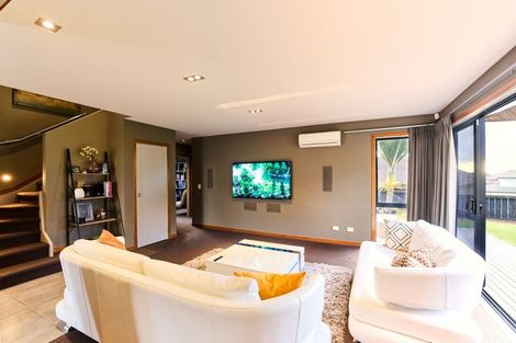 Photo of property in 17 Fernloche Place, Flat Bush, Auckland, 2016