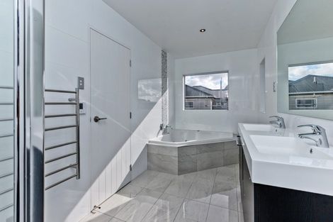 Photo of property in 10 Seafort Lane, Silverdale, 0932