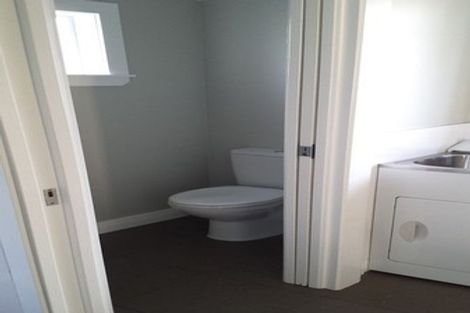 Photo of property in 5a Queen Mary Avenue, New Lynn, Auckland, 0600