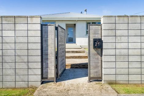 Photo of property in 21 Carthew Street, Okato, 4335