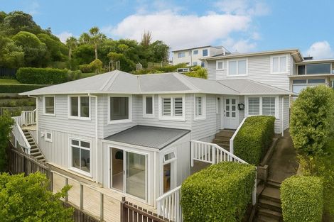 Photo of property in 9 Mana View Road, Paremata, Porirua, 5026