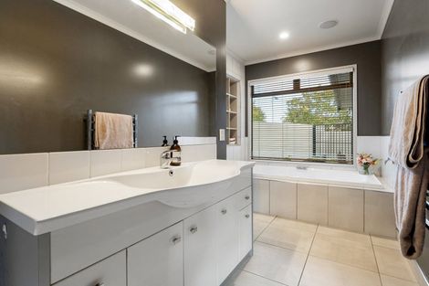 Photo of property in 9 The Esplanade, Huntington, Hamilton, 3210