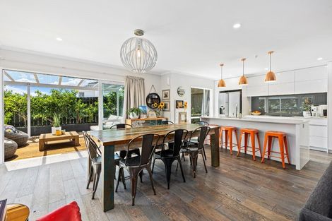 Photo of property in 1 Rapaki Place, Te Atatu Peninsula, Auckland, 0610