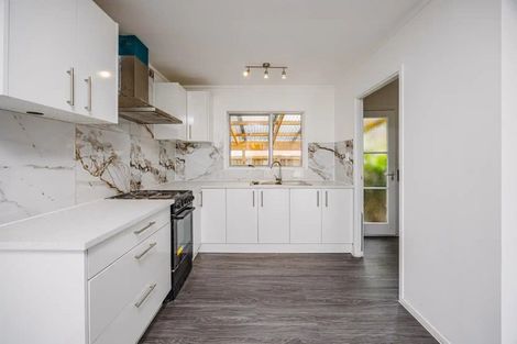 Photo of property in 2/51 Rimu Street, New Lynn, Auckland, 0600