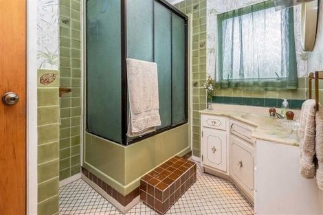 Photo of property in 94 Crawford Avenue, Mangere Bridge, Auckland, 2022