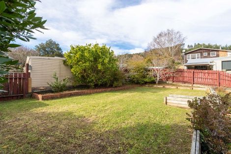 Photo of property in 71 Blue Mountains Road, Pinehaven, Upper Hutt, 5019