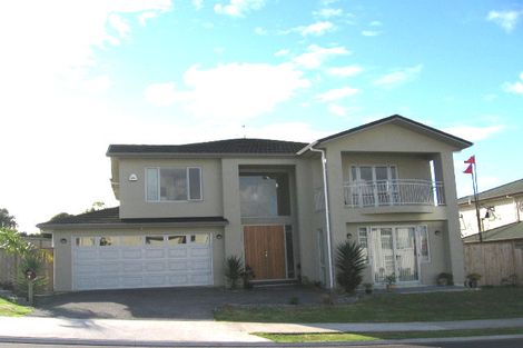 Photo of property in 2 Parkvale Grove, Te Atatu Peninsula, Auckland, 0610