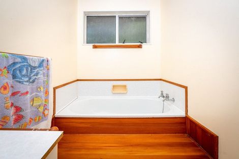 Photo of property in 21b Colchester Crescent, Newlands, Wellington, 6037