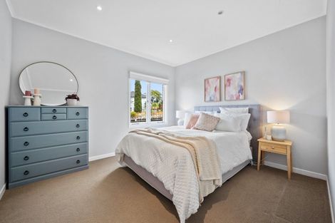 Photo of property in 20 Bradbury Road, Botany Downs, Auckland, 2010