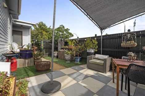 Photo of property in 136 Featherston Street, Palmerston North, 4410