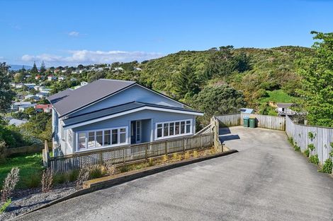 Photo of property in 143 Sievers Grove, Cannons Creek, Porirua, 5024