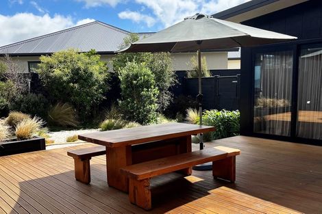 Photo of property in 17 Promontory Crescent, Newlands, Wellington, 6037