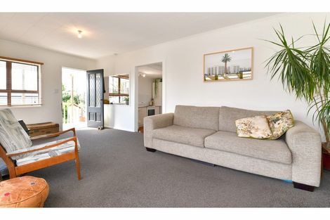 Photo of property in 30 Holiday Road, Stanmore Bay, Whangaparaoa, 0932