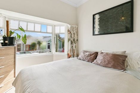 Photo of property in 10 Herald Terrace, Berhampore, Wellington, 6023