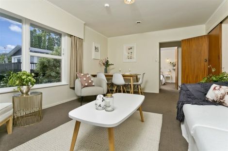 Photo of property in 2/10 Nea Place, Hillcrest, Auckland, 0627