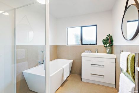 Photo of property in 106 Seymour Road, Sunnyvale, Auckland, 0612