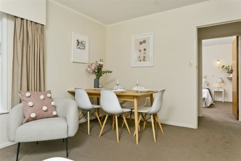 Photo of property in 2/10 Nea Place, Hillcrest, Auckland, 0627