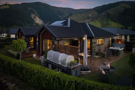 Photo of property in 17 Huntaway Close, Stoke, Nelson, 7011