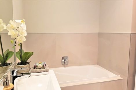 Photo of property in 64 Manutewhau Road, Massey, Auckland, 0614