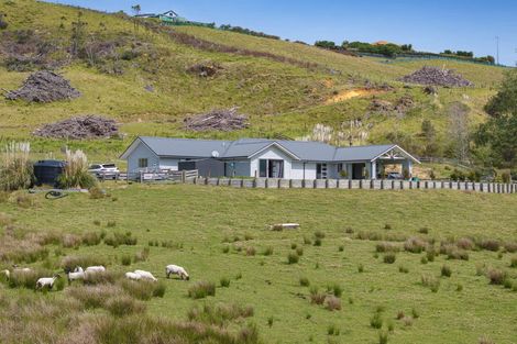 Photo of property in 2265 South Head Road, South Head, Helensville, 0874