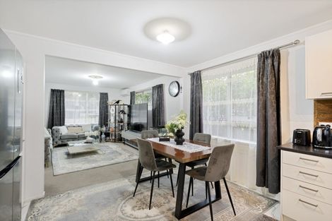 Photo of property in 69 Kemp Road, Massey, Auckland, 0614