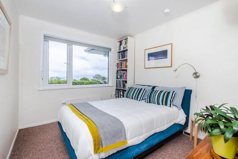 Photo of property in 9 Ruskin Road, Newlands, Wellington, 6037