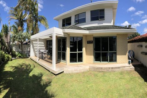 Photo of property in 43 Walton Street, Red Beach, 0932