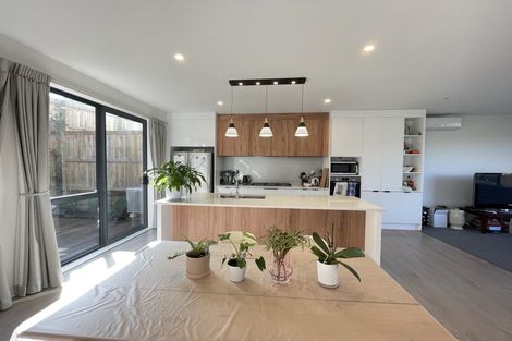 Photo of property in 2/4 Mcquoid Place, Glenfield, Auckland, 0629