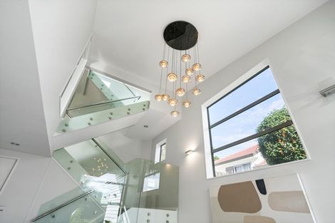 Photo of property in 10 Bayside Drive, Browns Bay, Auckland, 0630