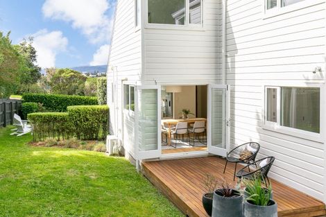 Photo of property in 105 Akaroa Drive, Maupuia, Wellington, 6022