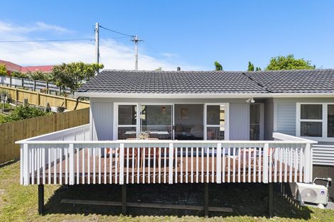 Photo of property in 12 Kiernan Place, Kelston, Auckland, 0602