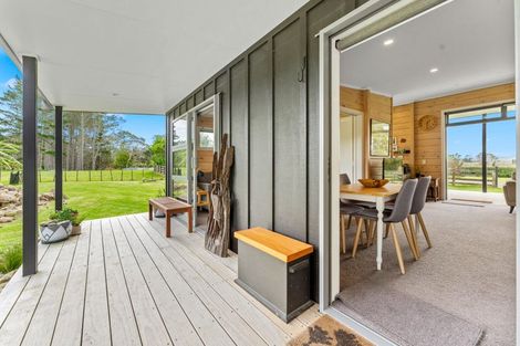 Photo of property in 842 South Head Road, South Head, Helensville, 0874