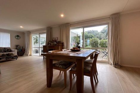 Photo of property in 24 Laly Haddon Place, Matakana, 0985