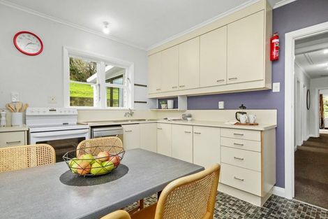 Photo of property in 15 Ngatitoa Street, Tawa, Wellington, 5028