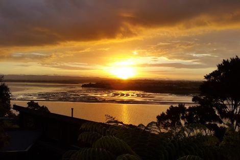 Photo of property in 39 Dakota Avenue, Beach Haven, Auckland, 0626